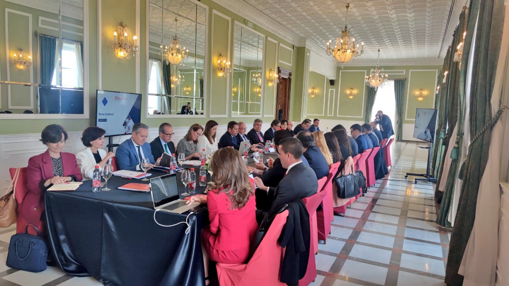 Hoy en #CamaraGranada hemos vivido el hito histórico de esta etapa inaugurando el Digital Business Hub/Granada
1200 m2 disponibles para #emprendedores y #startups contribuyendo al desarrollo de #Granada y el impulso de la economía #digital #innovación 
Orgulloso del equipo Cámara