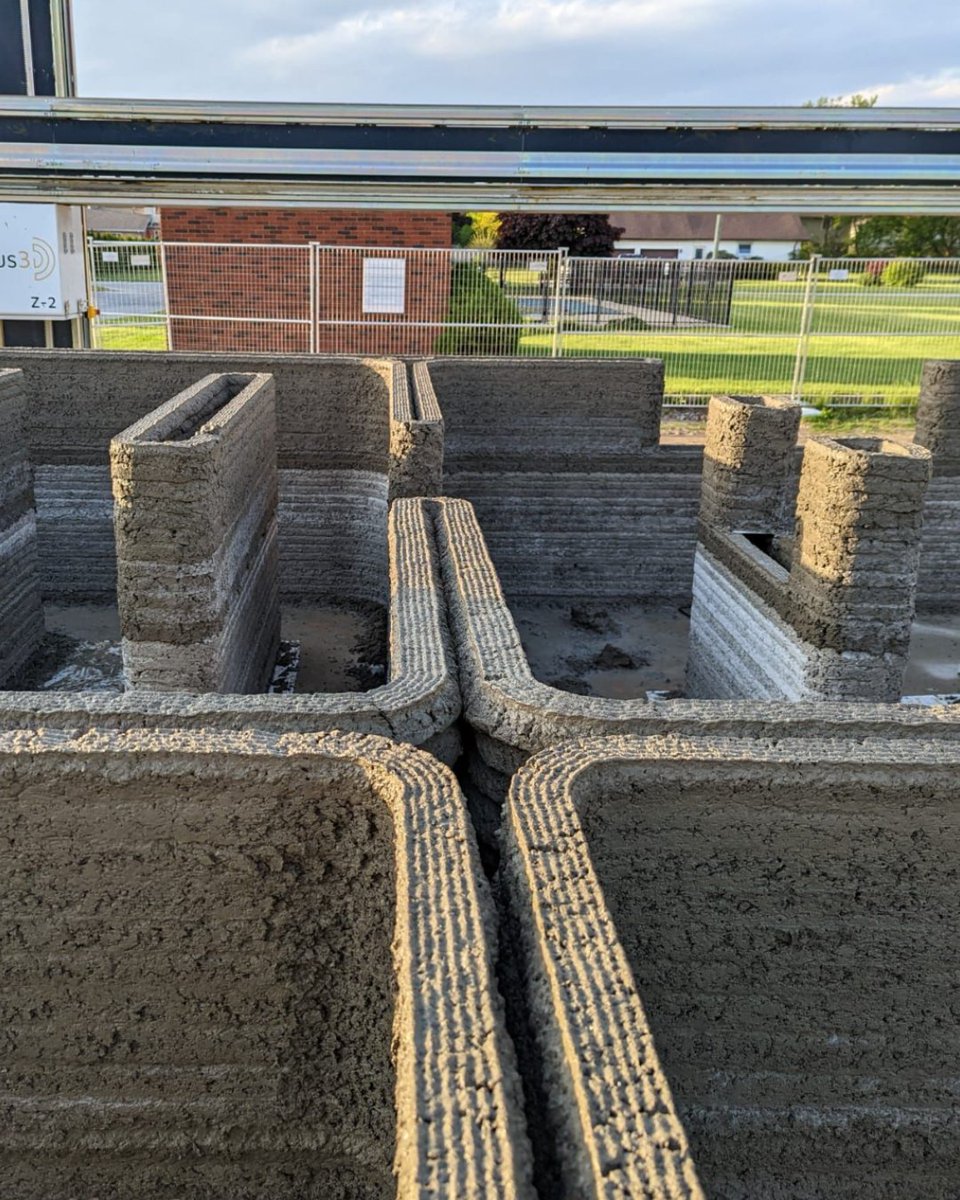 nidus3D's tweet photo. Inner #3DCP walls!
The difference between our outside walls that require insulation and internal walls that don't need it is key. External walls need to have a wider cavity to accommodate MPE/ insulation, internal walls don't require it, and have a unique benefit: soundproofness https://t.co/TUk22WaUfi