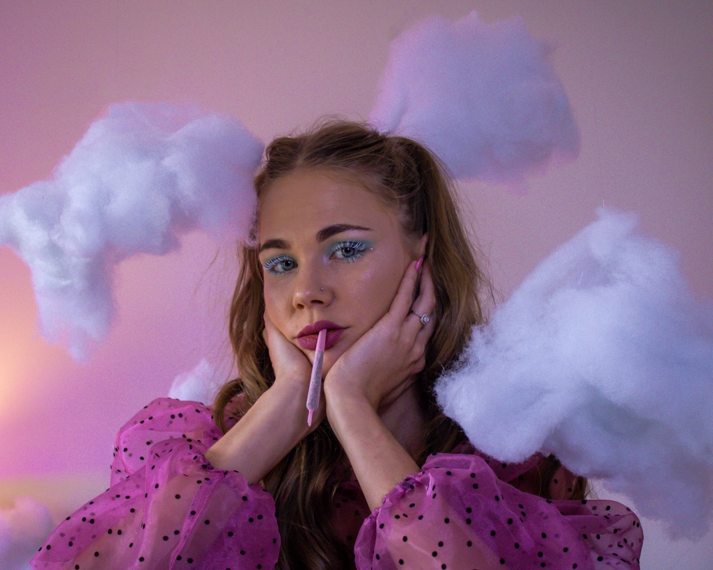 Head in the clouds ☁️

#clouds #headintheclouds #pink