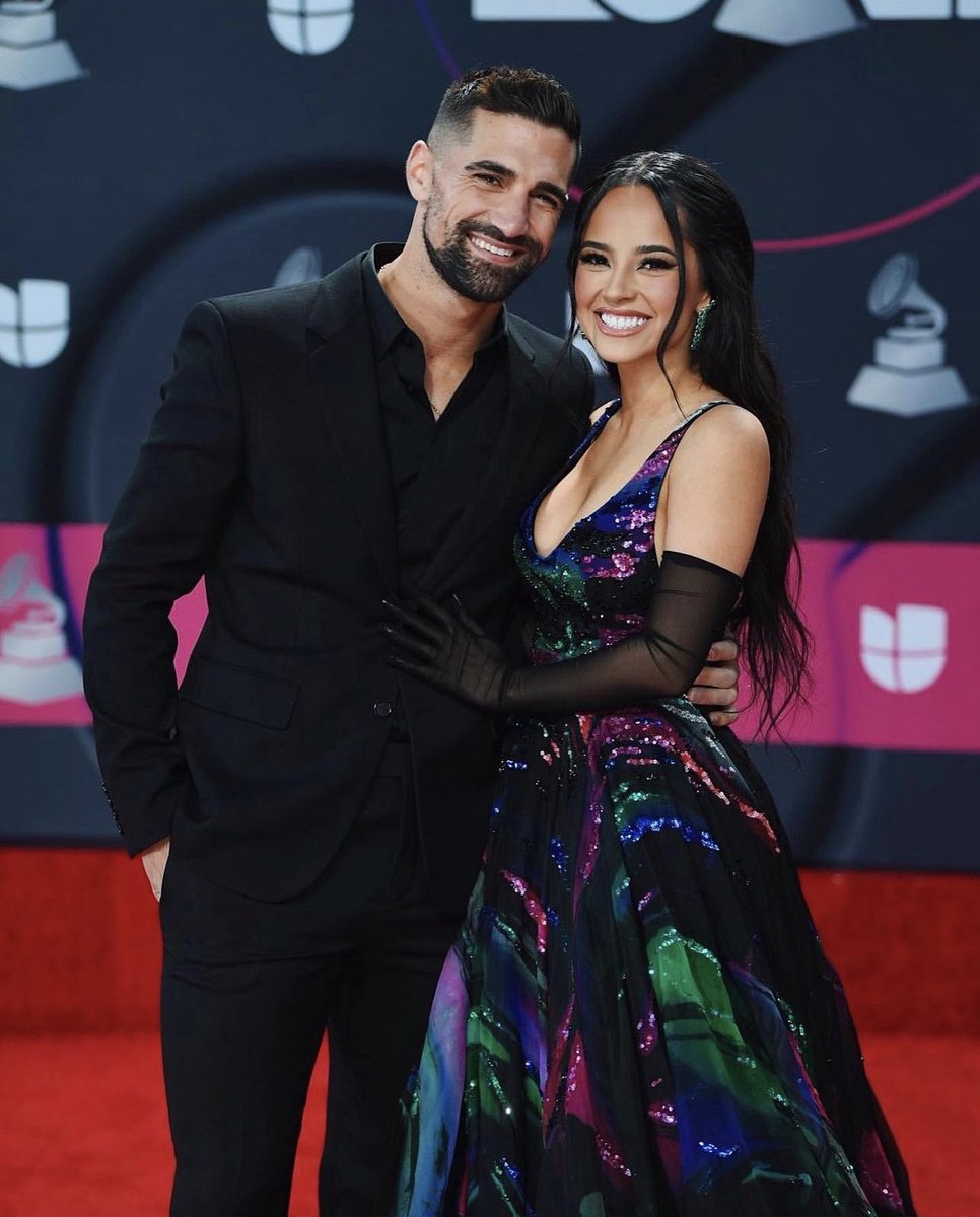 pasefiltrado's tweet photo. #SebastiánLletget, rompió el silencio y admitió INFIDELIDAD a #BeckyG, asegurando que también fue víctima de extorsión.
“#BeckyG lo siento mucho y sé que tengo que hacer lo que sea necesario para que recuperar la confianza y el amor que te mereces”, escribió #Lletget.
#MLS https://t.co/ZOS0cdjUpT