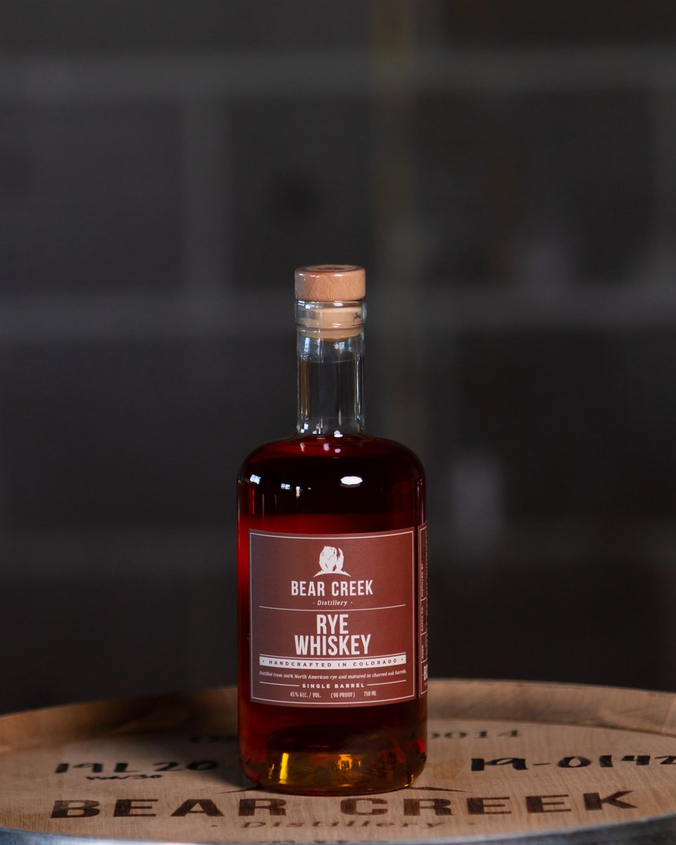 StillBearCreek's tweet photo. Distilled and bottled by Bear Creek Distillery.
#comecraftwithus #distilledindenver #knowyourspirits #readthelabel #whatsinyourbottle #coloradomade #coloradoowned #whiskey #wheated #bourbon #denver #colorado #303 #5280 #DNVR #bcd #borninlakewood #raisedindenver https://t.co/x8k80UadKS