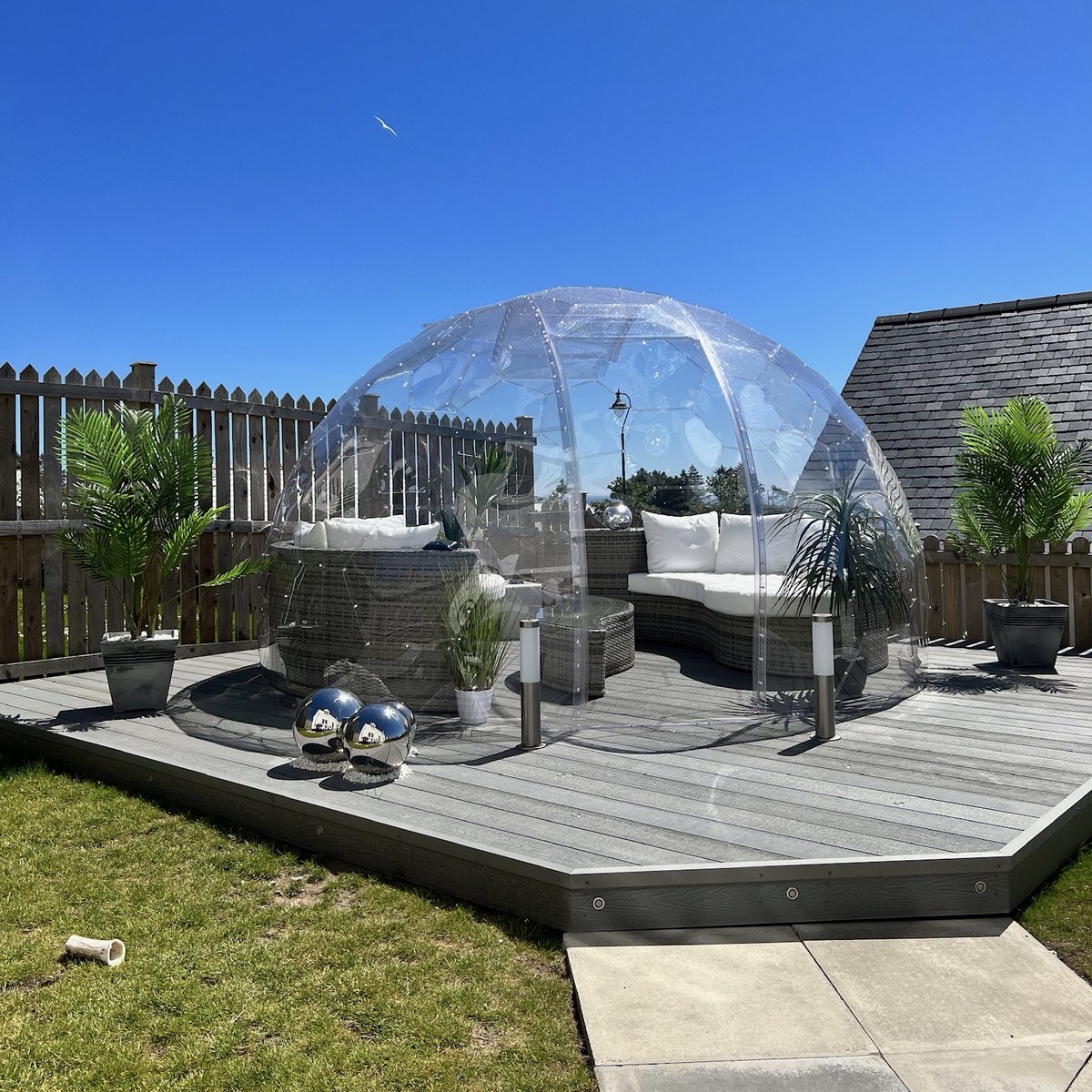 GeoDomeXUK's tweet photo. 🌓Day to night, the same set up, but two totally different experiences!

Which would you prefer?

#geodomex #geodesicdome #geodome #gardenpod #gardendome #diygardendecor #gardenfurnituredesign #domelife #gardenfurnitures #gardeninspirations #insideoutsideliving #outsideliving https://t.co/cgTDFbc2qp