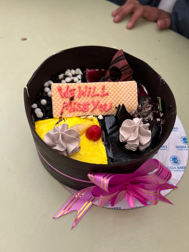 SumedhaSimba's tweet photo. The kids expressed their love..... got a "will miss u" cake. Class 5A u will always be my children.  God bless you all. https://t.co/YCjvdACpbR