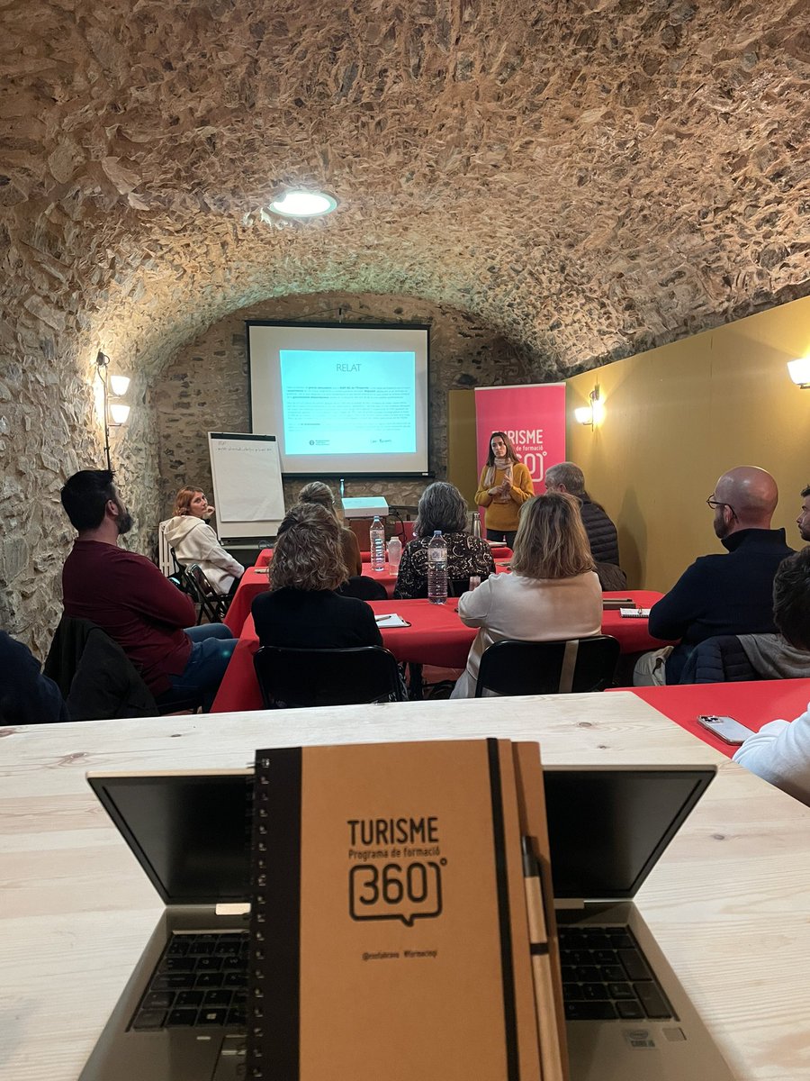 costabrava's tweet photo. A formar-nos! Avui treballant la creació i comercialització de producte oleoturístic a Espolla amb @Masramon #InCostaBrava #FormacioGi https://t.co/sMT7OGa4Fm