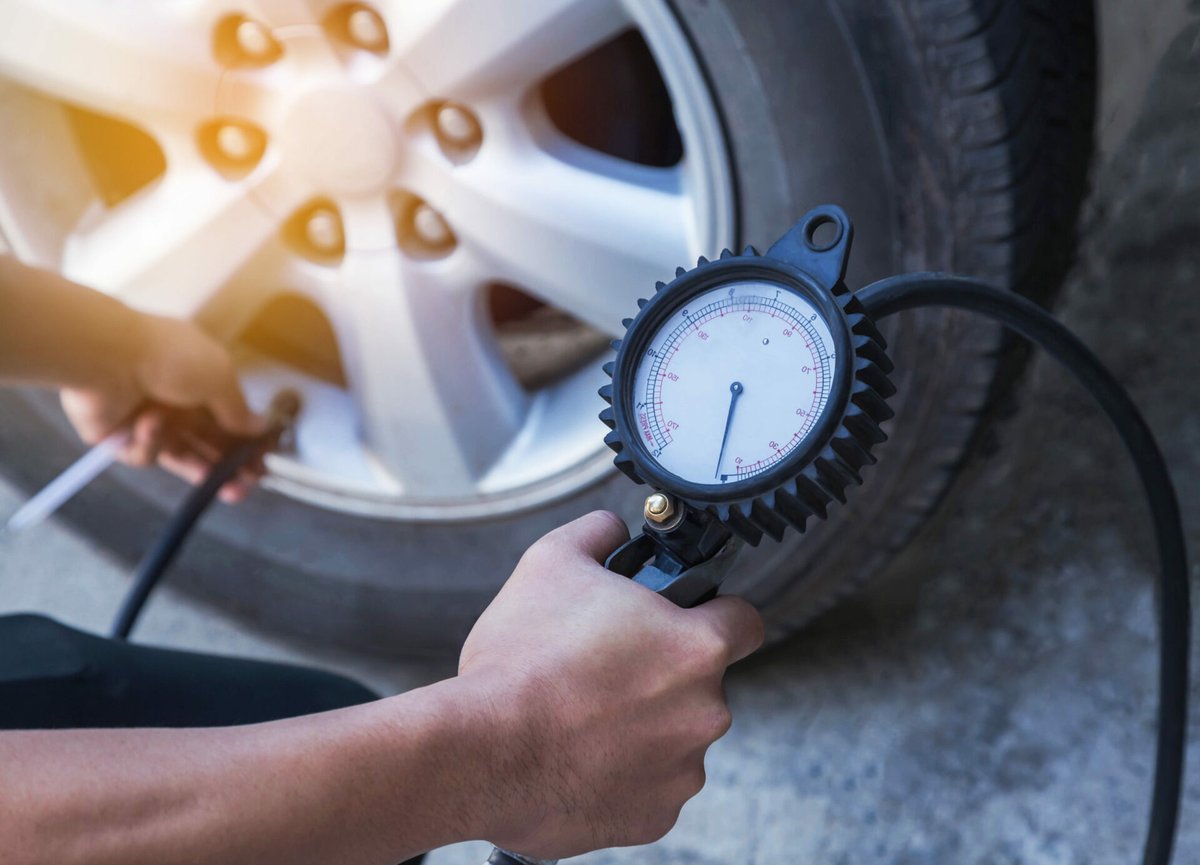gogirlinsurance's tweet image. An essential introduction to #TyrePressure - how to find out what the best pressure is for your #tyres, and how to set it: ow.ly/kq5m50Nk4Ae