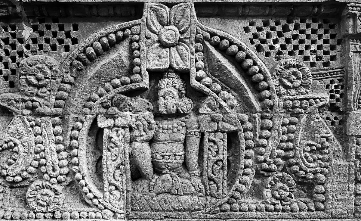 builthistories's tweet photo. Story…

Every frame 
a gentle story
of endless waiting 
of gaze and glory
of carved expressions 
and silent emotions 
of beatific smile 
from deep within…

Every story 
waiting to be told
to someone 
willing to listen…

#story #shortpoem #photopoetry #poetry https://t.co/tofheV50t1