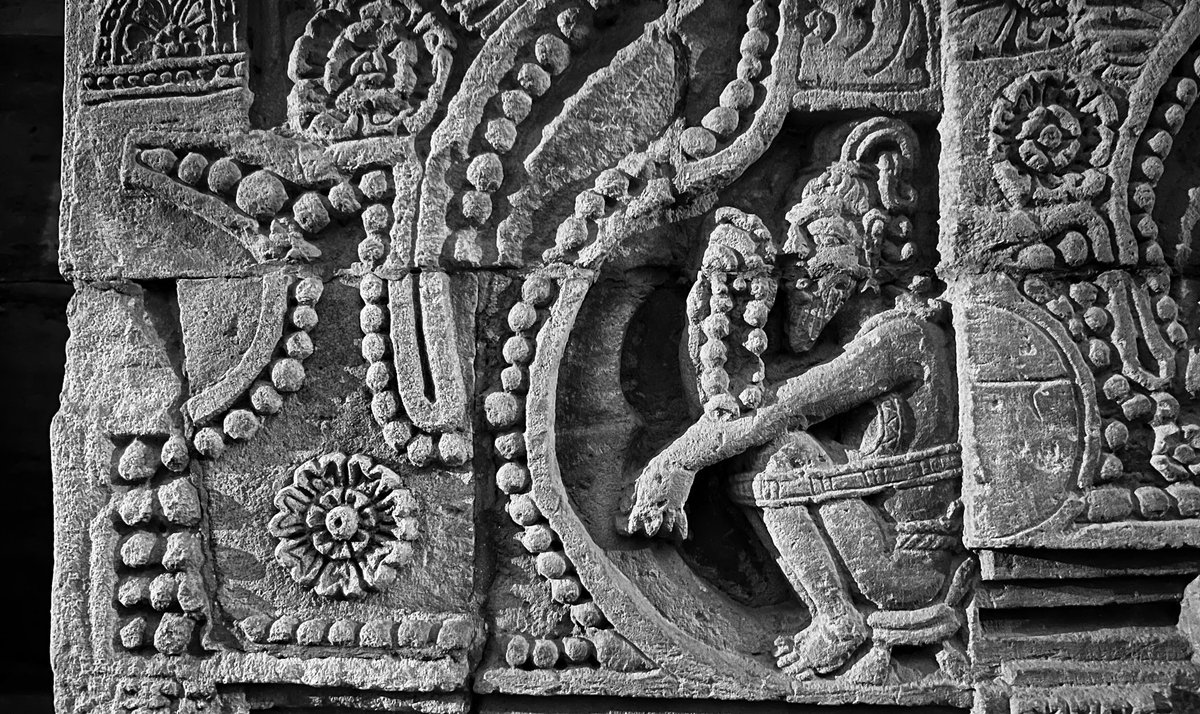 builthistories's tweet photo. Story…

Every frame 
a gentle story
of endless waiting 
of gaze and glory
of carved expressions 
and silent emotions 
of beatific smile 
from deep within…

Every story 
waiting to be told
to someone 
willing to listen…

#story #shortpoem #photopoetry #poetry https://t.co/tofheV50t1