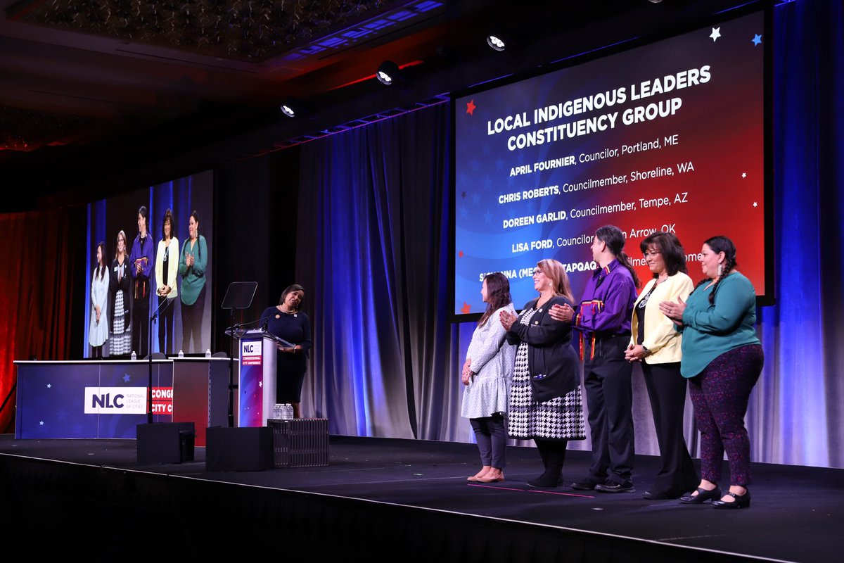 leagueofcities's tweet photo. A standing ovation for the announcement of The Local Indigenous Leaders (LIL), NLC'S newest Constituency Group in more than 20 years. Learn more about LIL and how you can get involved: https://t.co/qur8FAa7xX #CCC23 https://t.co/fKUmLQxfuL