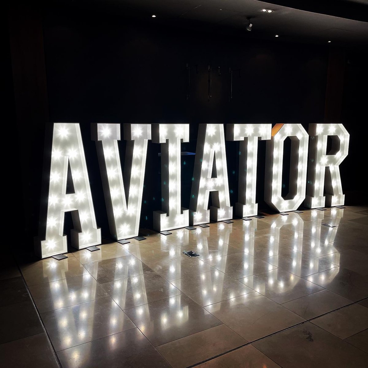 Fly over to #Farnborough’s very own Sky Bar, located inside the Aviator Hotel, just 10-minutes from #SouthwoodMews ✈️

Whether you go for a classic mojito or a Cumulus Cloud you’re guaranteed to have top quality #cocktails at this bar 🍸

Find out more: bit.ly/SouthernSpaceSM