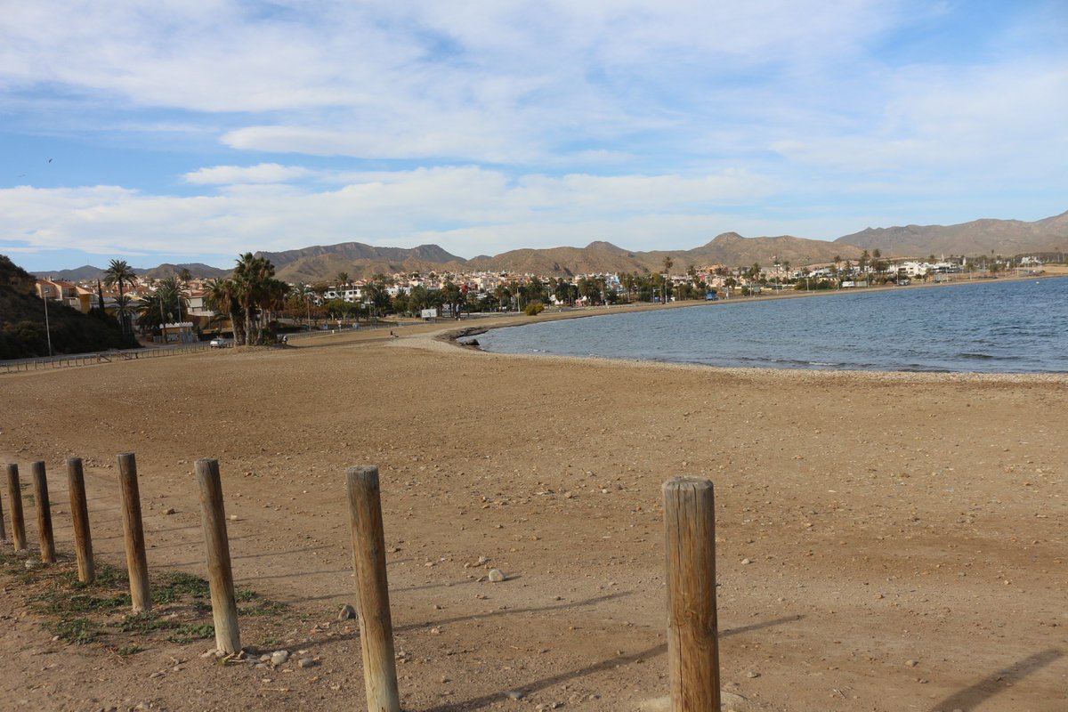 DelegGobMurcia's tweet photo. 🌴@pepevelez_  anuncia una inversión de 2,6 millones de euros para la construcción del paseo marítimo de El Alamillo en el Puerto de Mazarrón. Las obras se adjudicarán en los próximos días y se estima un plazo de ejecución de nueve meses https://t.co/r2CMk3sNyQ