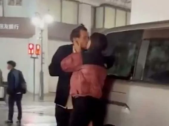 barstoolsports's tweet photo. Harry Styles And Emily Ratajkowski Were Seen Sloppily Making Out In Tokyo Amid Rumors That They Had A Threesome With Olivia Wilde https://t.co/ViwzSf0pHZ https://t.co/XIQyQTqwpi