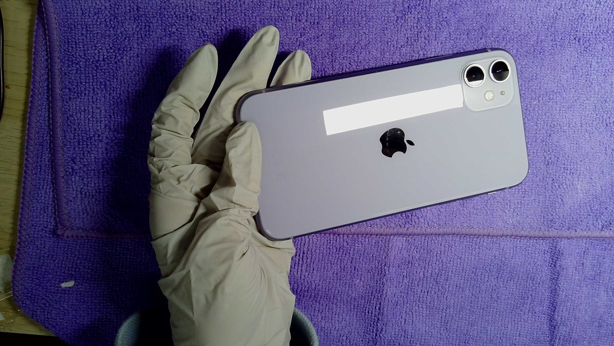 Veloria1981's tweet photo. @RepairOutlet My phone was not scratched when I shipped it off to you - see my photos. Either pay me what we agreed or return it to me please! I will not accept your measly £150! https://t.co/FrXOyquSMX