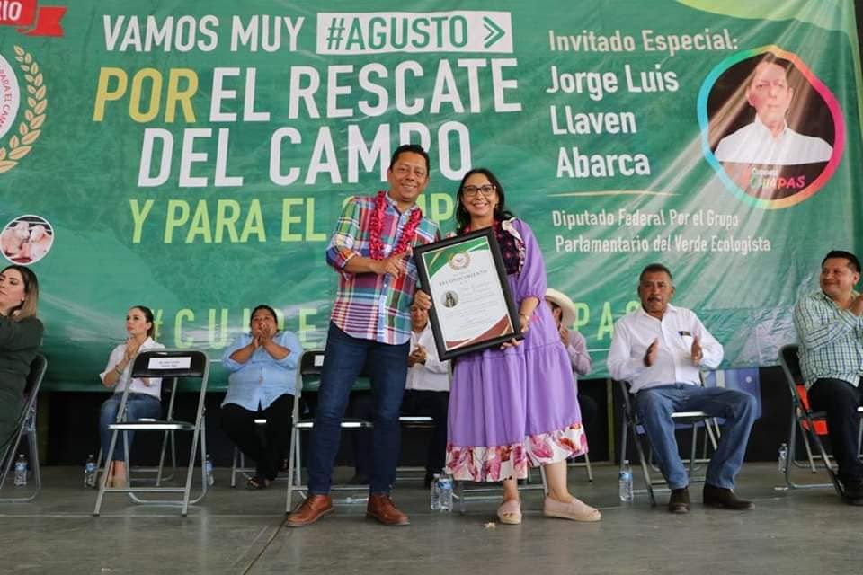 confenacam's tweet photo. El día sábado 25 de Marzo del 2023 celebramos nuestro #5toAniversario de nuestra Familia #CONFENACAM en el hermoso Mpio de Villacorzo del Estado de Chiapas, donde recibimos como #InvitadoEspecial al Dr. Jorge Luis Llaven Abarca Diputado Federal y coordinador de los 13 Distritos https://t.co/oNaGgnoEz5