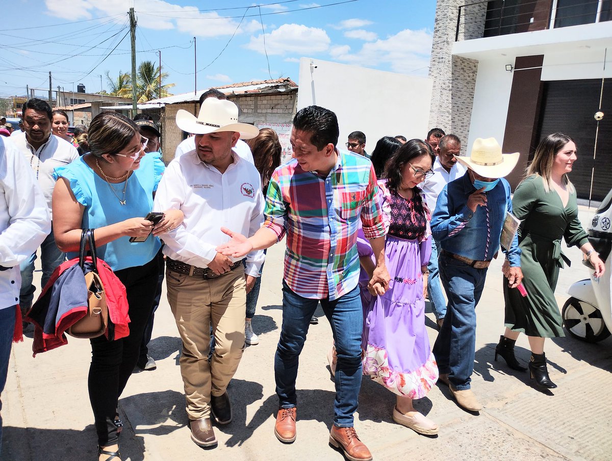 confenacam's tweet photo. El día sábado 25 de Marzo del 2023 celebramos nuestro #5toAniversario de nuestra Familia #CONFENACAM en el hermoso Mpio de Villacorzo del Estado de Chiapas, donde recibimos como #InvitadoEspecial al Dr. Jorge Luis Llaven Abarca Diputado Federal y coordinador de los 13 Distritos https://t.co/oNaGgnoEz5