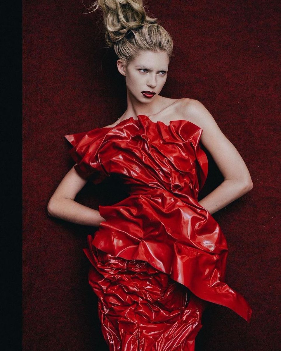 KNXT____'s tweet image. How amazing are these designs by Franciskus Raymond Halim? #fashion #emergingdesigner #luxuryfashion