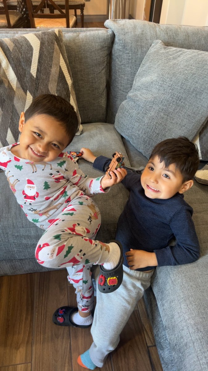 sweetpeachmeech's tweet photo. @pulte my son &amp; nephew are hungry hippos… they’d love some PIZZA 🍕 🥰 https://t.co/85bIpuwwf0