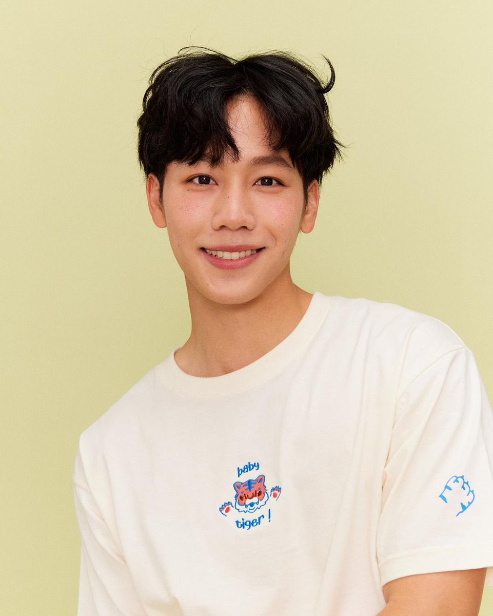 Warwanarat_id's tweet photo. March 28 - RETWEET MISSION

Most beautiful Y-Series Actor is War Wanarat, don’t you agree?

Vote now at https://t.co/yTHhIgHeMz

Help Retweet to get bonus 🫶
RT2000: +6000 tkts
RT1000: +3000 tkts
RT500: +1500 tkts 

#STARLIGHT2023XWarWanarat
#warwanarat | @warwanarat | W.Wanarat https://t.co/n7WTig6r75