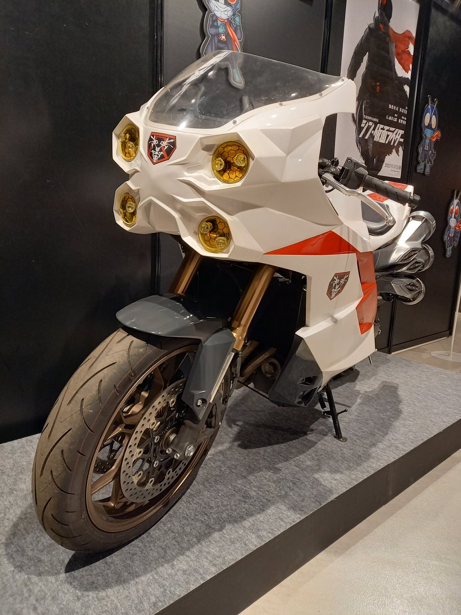 モーターショー 東京MCショー速報】400ccで77.6PS！直4エンジン「SRK400RS」出現
