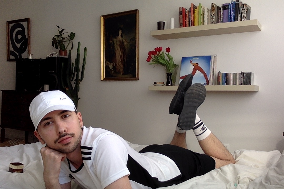 ia ao ginásio mas decidi organizar os livros e os cds por cores