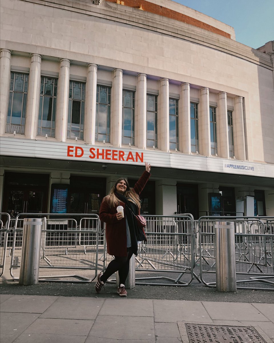 EdSheeranBE's tweet photo. Ready for a special night with @edsheeran ➖💛✨ https://t.co/45vHyduUq7