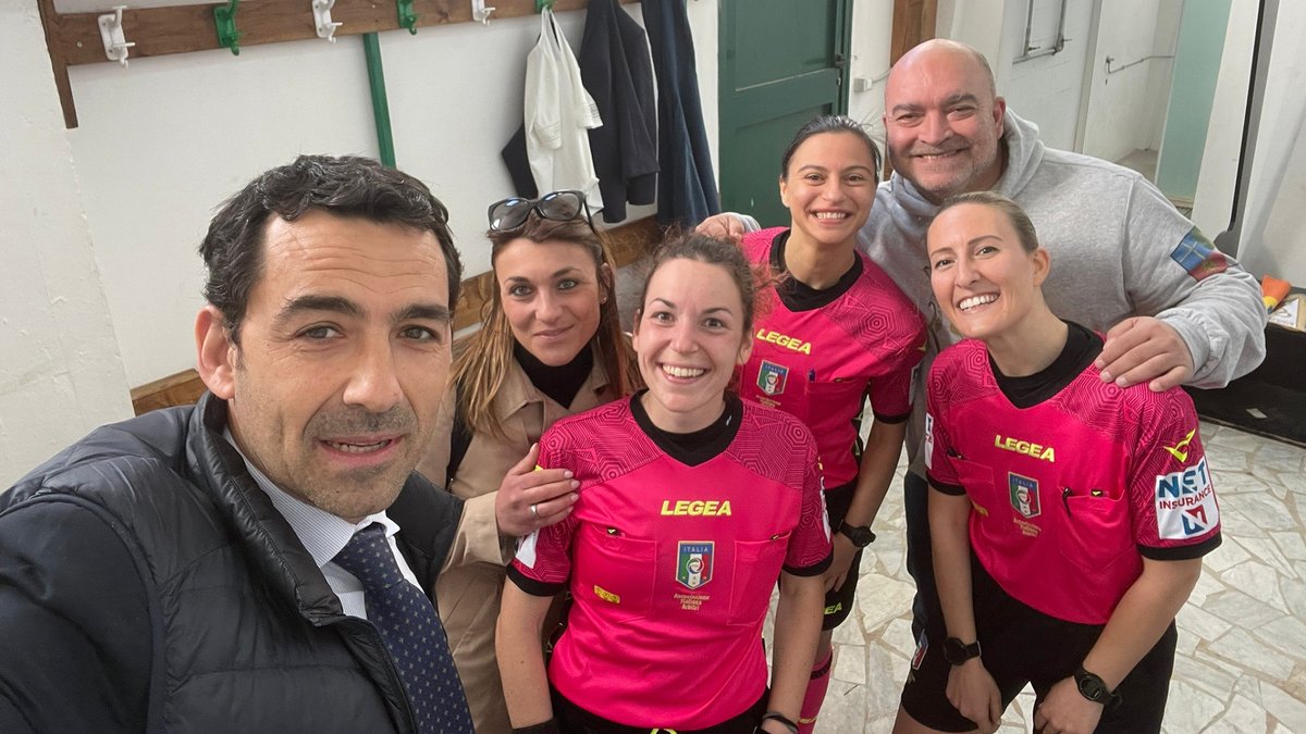 AIA_it's tweet photo. Una terna interamente femminile è scesa in campo questo pomeriggio per la finale della Viareggio Women's Cup. Leggi la news: https://t.co/OT95GGOBuE #arbitri #AIA #calcio #sport https://t.co/nAqWvbtpZv