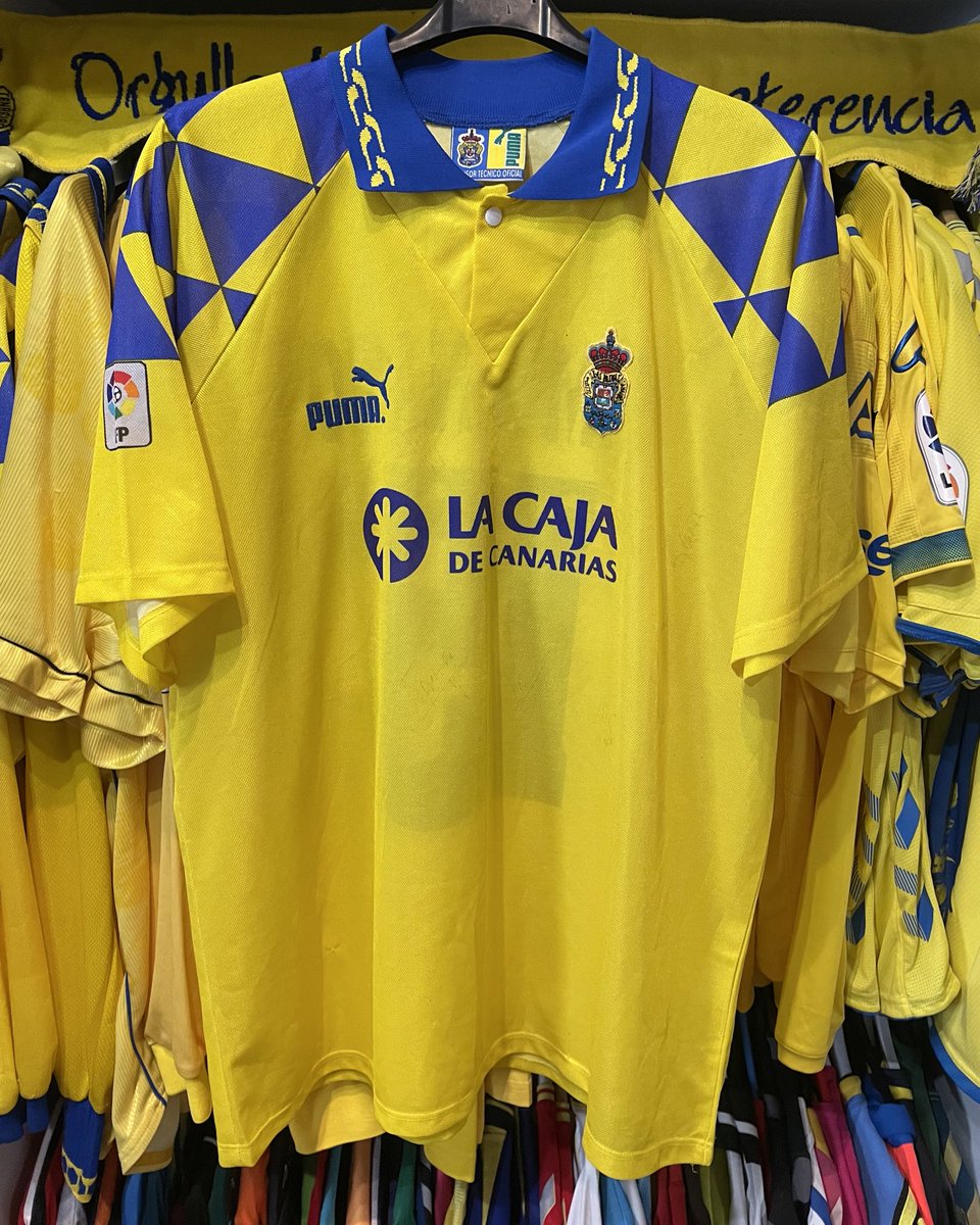 ChemyDiaz81's tweet photo. #Simionato 🇦🇷 temporada 96/97 ⚽️ #UniónDeportivaLasPalmas 💛💙 #UDLP #matchwornshirt #Puma https://t.co/dEe02tHXvd