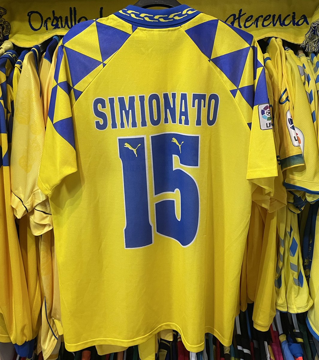 ChemyDiaz81's tweet photo. #Simionato 🇦🇷 temporada 96/97 ⚽️ #UniónDeportivaLasPalmas 💛💙 #UDLP #matchwornshirt #Puma https://t.co/dEe02tHXvd