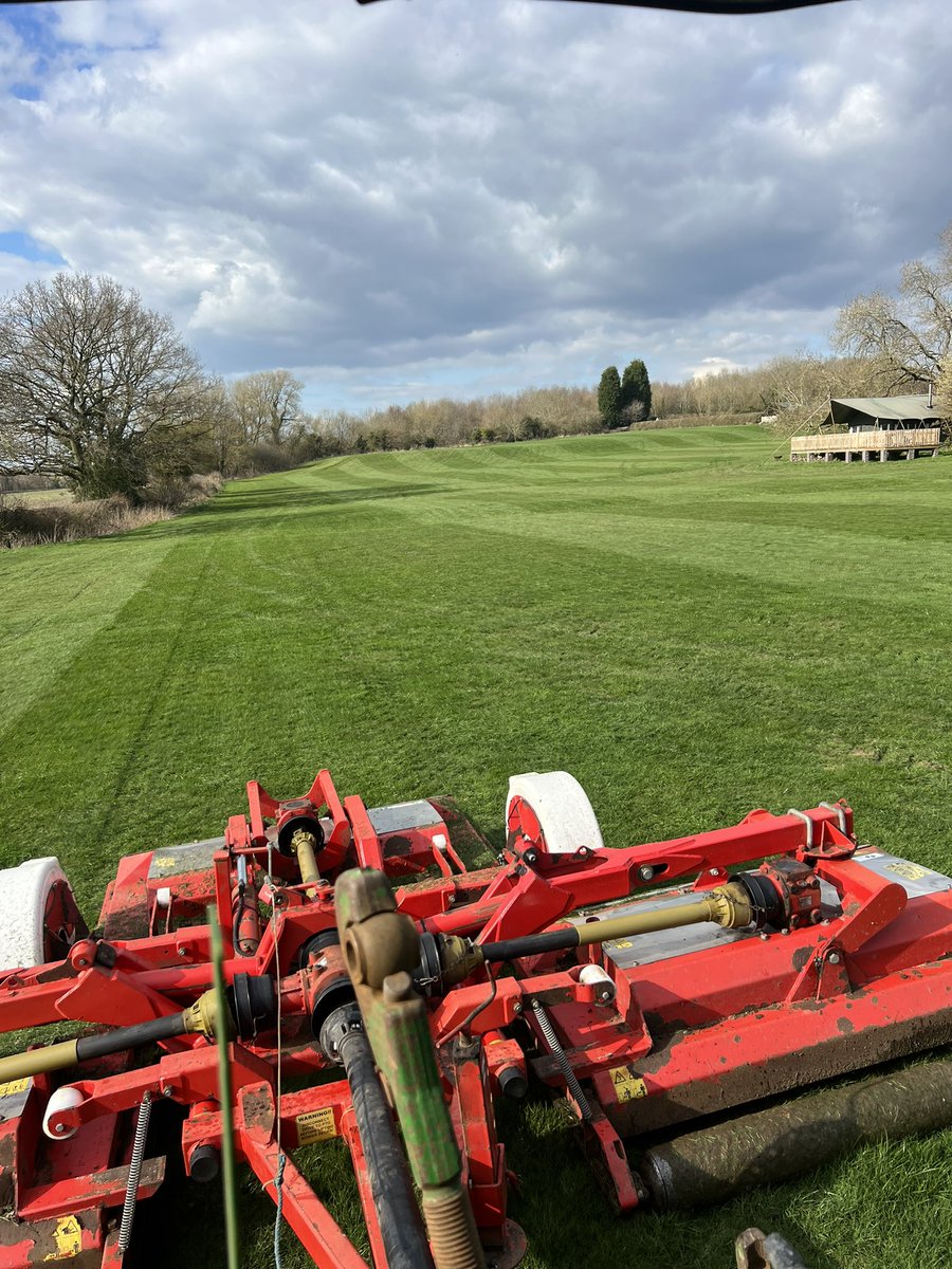 A day with no rain….a chance to give the lawn a trim before our first guests arrive on Friday. 🏕️ 🐮 🐷 🐑 🐐 #glamping #greengreengrass