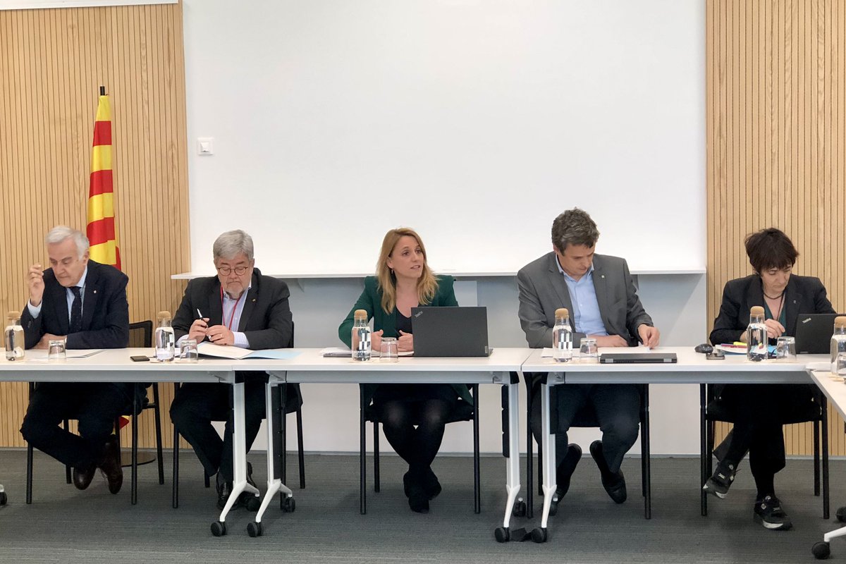 economiacat's tweet image. 📸 La consellera @nataliamasguix presideix la quarta reunió del Consell Assessor en Política Econòmica de Catalunya (#CAPEC).

Durant la trobada amb els membres d&apos;aquest òrgan col·legiat s&apos;han analitzat projectes de futur per a l&apos;economia catalana.
