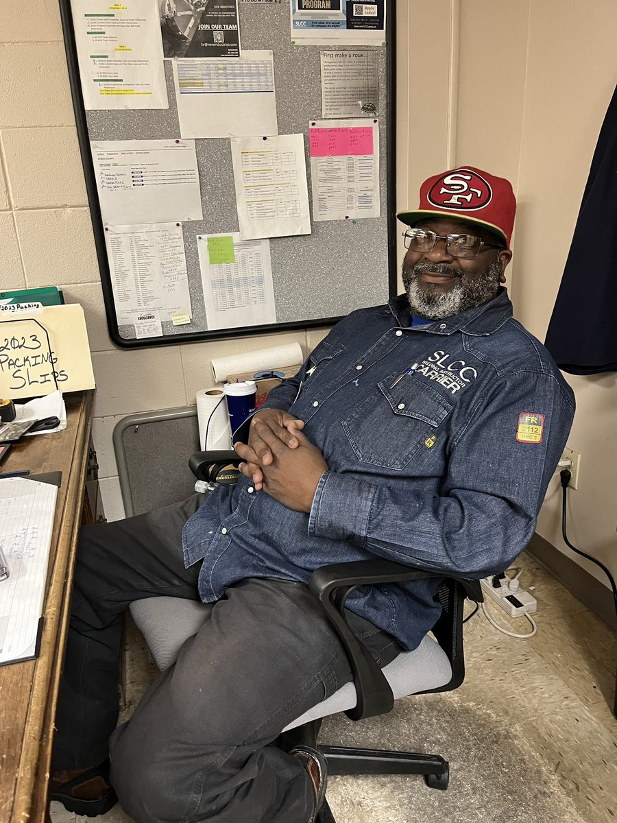 tlwmoore's tweet photo. It’s @southlacc’s Spirit Day! The Slcc-Young Memorial Campus students, faculty, and staff are showing off their #SLCCSpirit!🤗💙#EverydayExcellence #CommunityCollegeWeek https://t.co/cCwgS9R4CV