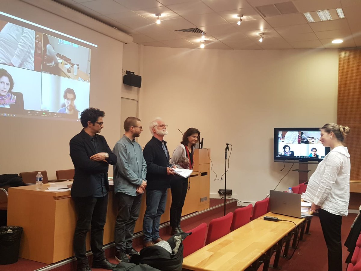 Emmanuël Souchier, présidente du jury, déclare <a href="/ins_garmon/">Inès Garmon</a> docteure en sciences de l’information et de la communication ! 
Félicitations à elle 👏 ! 
<a href="/CELSA_Officiel/">CELSA</a>
<a href="/LettresSorbonne/">Faculté des Lettres Sorbonne Université</a> 
<a href="/Sorbonne_Univ_/">Sorbonne Université</a>