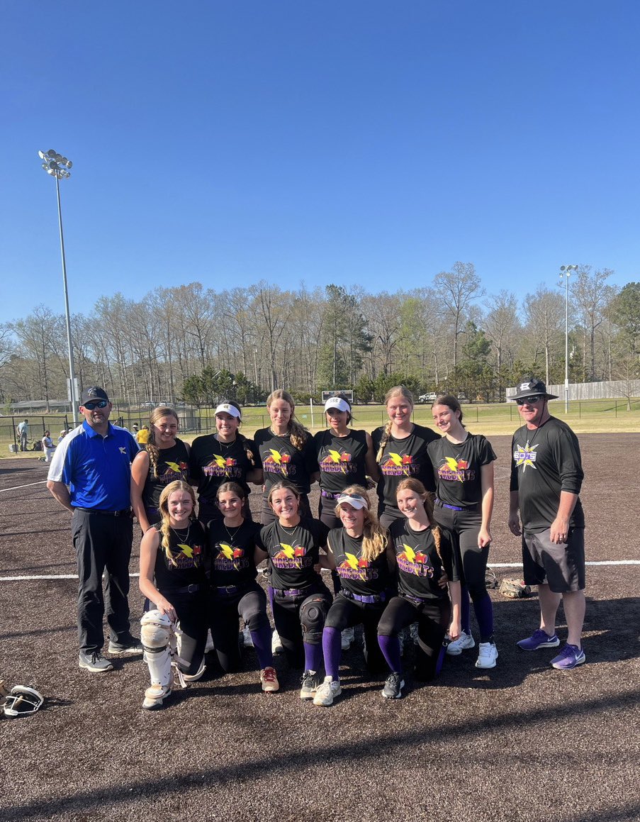 courtneyc2025's tweet photo. Had a blast playing in Atlanta! Thanks to @steve_duzan for including me in this very talented group of softball players! Already Looking forward to the next one! @DelucoGianna @DuzanSophie @Taylorerb15 @kk_bolding @KaylaPurdy27 @KaydenPurdy17 @CoastRecruits @SoftballClips https://t.co/nWtexdm0LH