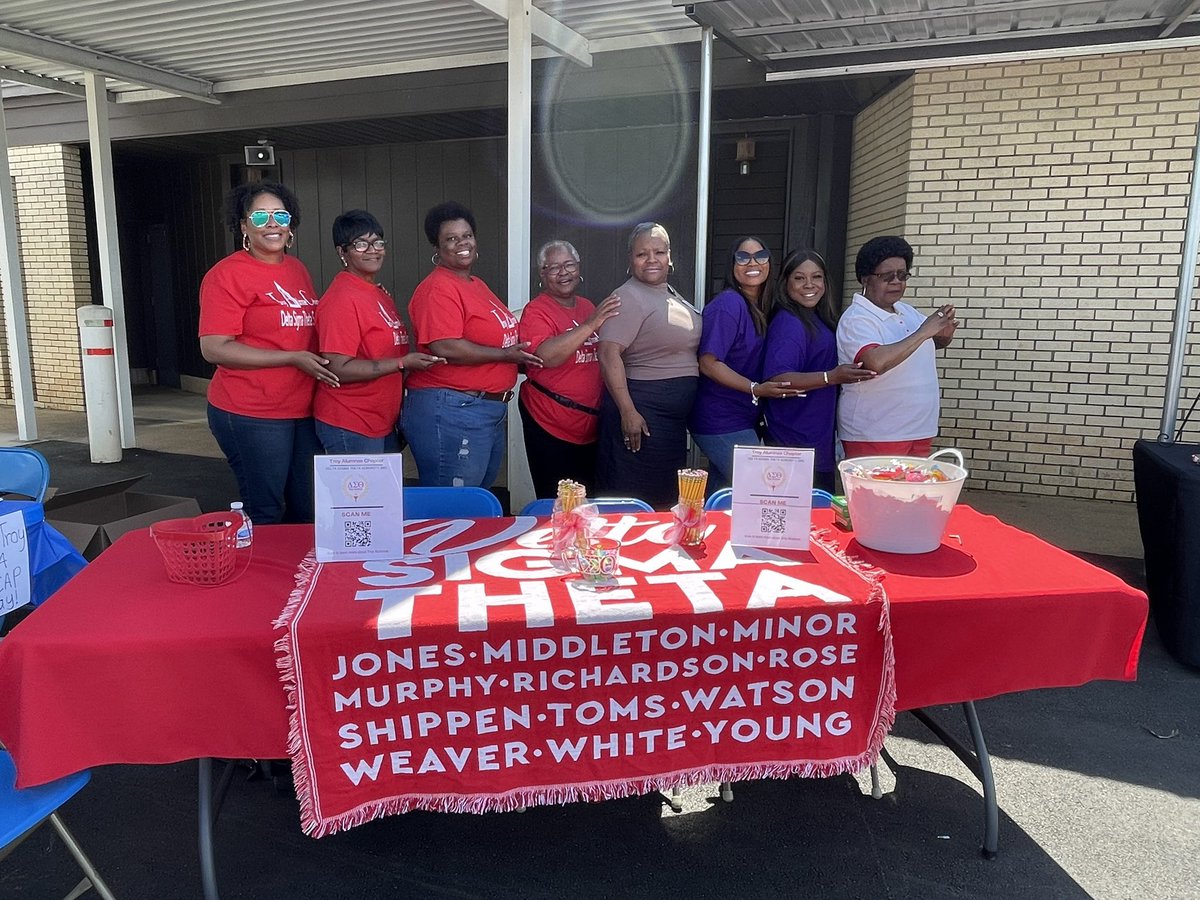 TroyDST's tweet photo. We were excited to be a part of the Community Partners in attendance for the Banks School, Pike County School System, ACAP Testing Pep Rally.  We shared with students; pencils, erasers, sweet treats and cheers for scores of four!! Good luck to all students on their testing! https://t.co/Dewt88YeL0