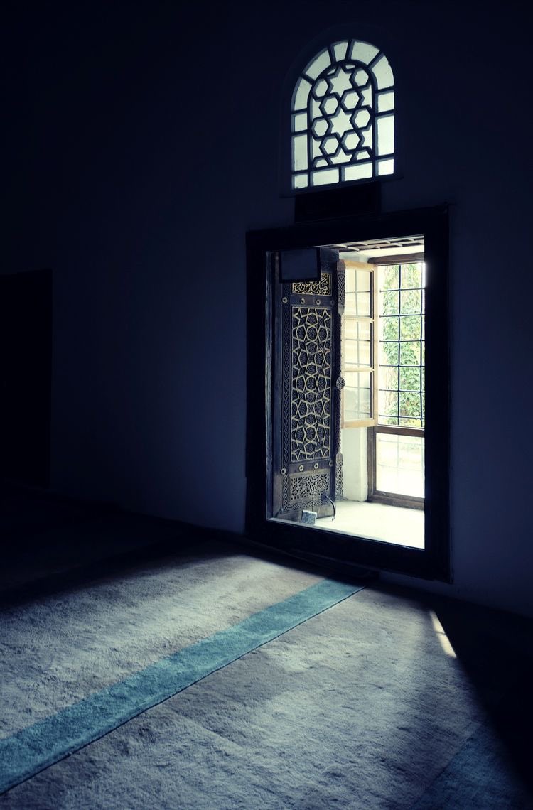 Asla unutulmaması gereken bazı ayetler; 

• İyiliği başa kakma. (Bakara–264)
• Kibirli olma. (Nisâ–36)
• Allah’a sığın. (Fatiha–5)
• Hak yeme. (Bakara–188)
• Aklını kullan. (Yûnus–100)
• Dedikodu yapma. (Hucurât–12)
• Güzel konuş. (İsra–53)
• Adaletli ol. (Mâide–8)