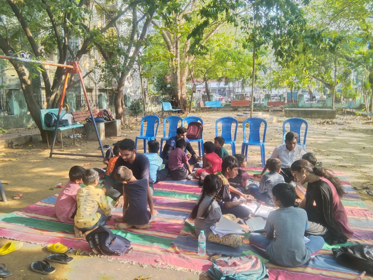 snehamfound's tweet photo. Individually focused and interactive session with the kids by our amazing volunteers ❤️ for our Bridge Project. Being able to provide awareness about general topics and doing it in a creative way so that it reaches the children is the ultimate goal ✨️. https://t.co/IQxYB0m9XY
