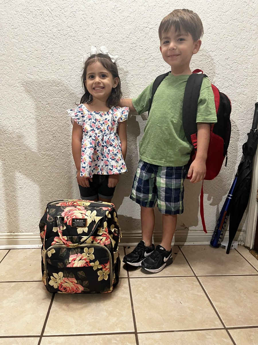 AFreeze92's tweet photo. Hey @itsjojosiwa send my babies some clothes this way! 😩 https://t.co/udSjHQQP7J
