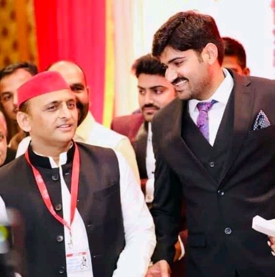 sarash_yadav's tweet photo. बड़े भाई ब्रजेंद्र सिंह यादव भोजला को समाजवादी पार्टी का जिलाध्यक्ष झांसी बनाए जाने पर बहुत बहुत बधाई एवं शुभकामनाएं __🇧🇫🇧🇫🙏🙏
@Brajendra3535 @yadavakhilesh @samajwadiparty @MediaCellSP #samajbadi https://t.co/ulSCGN7RJh