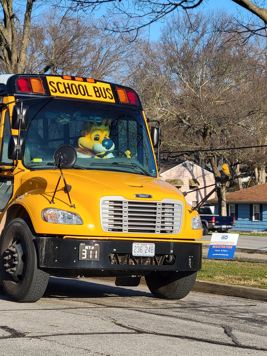 MsDawnJones08's tweet photo. Looks like ISD has a new bus driver this morning... oh wait, it's Slugger.
Great way to start the week
#BringOutTheBlue #ContestonTwitter https://t.co/FwXYepJcRK