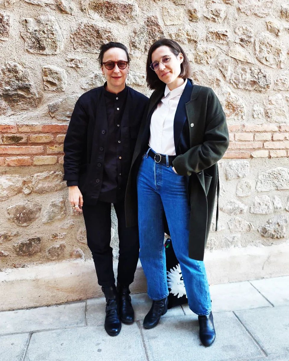 Céline, Carla, Barcelona.

Pocas cosas nos gustan más que los encuentros entre directoras que se admiran, que admiramos y que son referentes para tantas. ♥️

#CélineSciamma #CarlaSimón
#PetiteMaman #Alcarràs