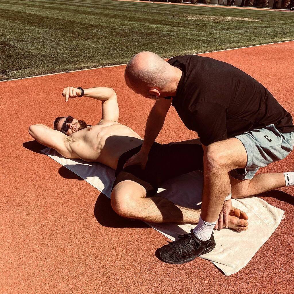 Stretching and massaging are always fun… 😅🖕🏼 #VetterWurf #mission100 #startdreaming #neverstop #training #athlete #throwing #javelin #Speerwurf #trackandfield #gym #javelinthrow #leichtathletik #spitzensportbundeswehr #fit #athletics #fitnes #boom #r… instagr.am/p/CqTM6_KIkWa/