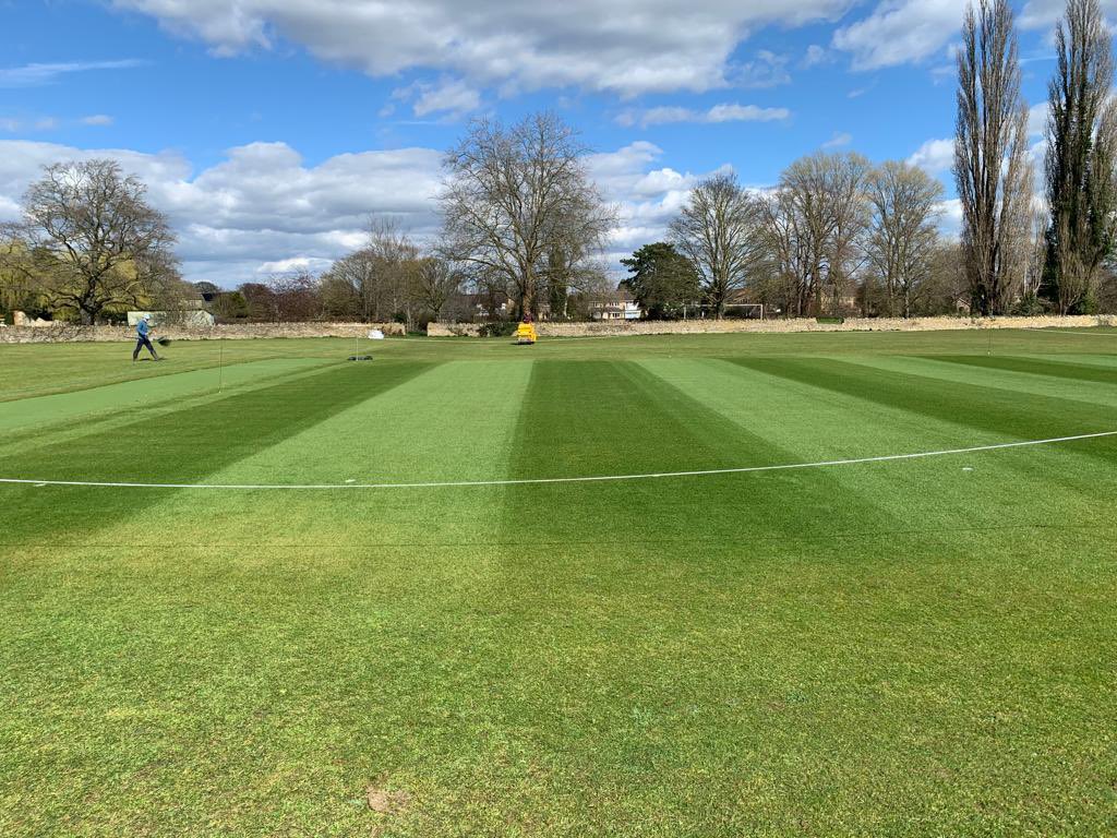 WitneyMillsCC's tweet photo. The sun has been shining today and the square is looking pretty magnificent!! Amazing work as ever from the grounds team!! https://t.co/m2t0kfsgT9