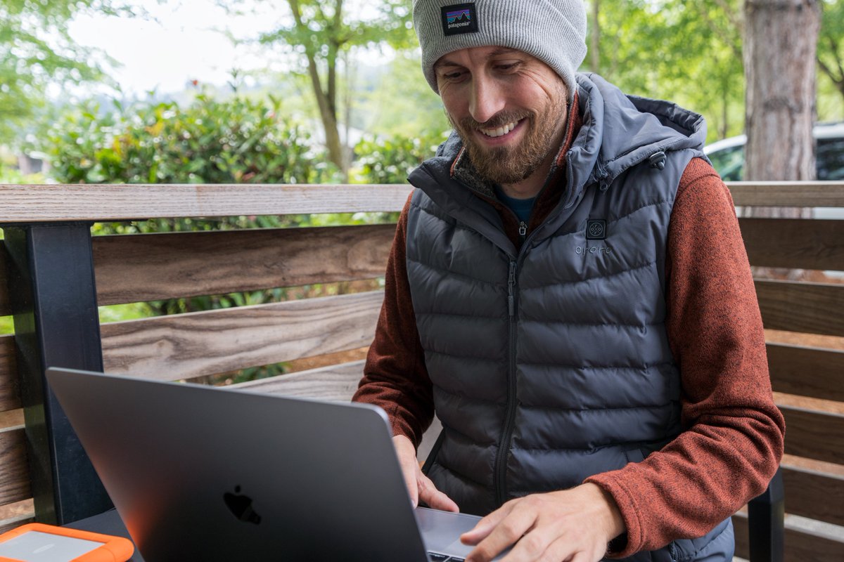 OROROwear's tweet photo. Still not that warm where you are yet? Don't forget to layer on your ORORO vest for extra comfort and coziness π
#heatedapparel #heatedclothing #springvibes https://t.co/0VuSb3qnbl