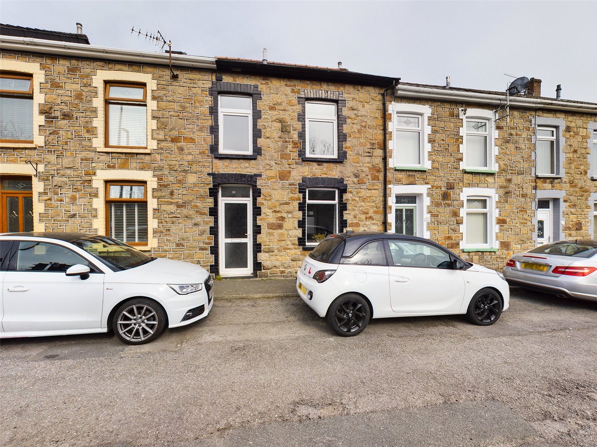 REDUCED‼️

A two bedroom mid-terrace property in village location! 🏠 👀

ow.ly/8uom50Nsx9k