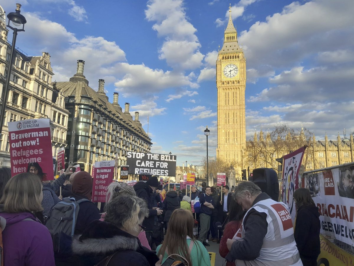 Anti racists assembling outside parliament to say #RefugeesWelcome, stop the illegal migration bill. @AntiRacismDay @Care4Calais @PeterHain @BethWinterMP