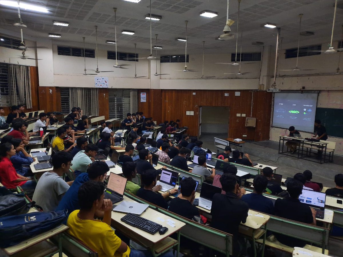 gdgcnits's tweet photo. We had an amazing first day of Web Blitz! It was so exciting to see so many enthusiastic participants eager to learn about coding and website building. See you on day two for an Intro to CSS. #WebBlitz #webdevelopment #Coding https://t.co/oCnKMvfdYa