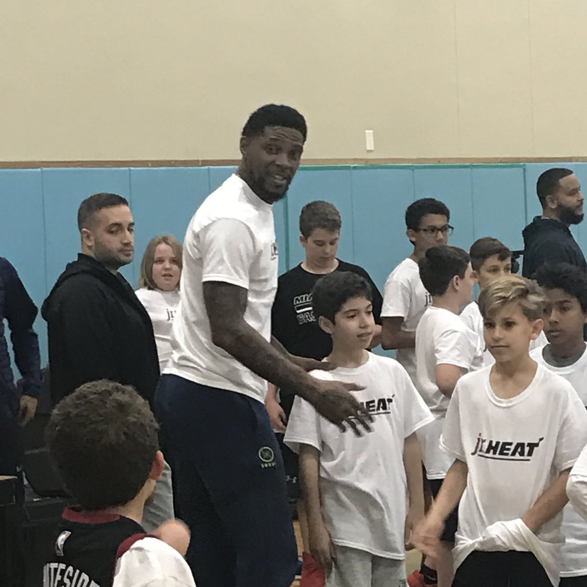 MichaelAksionov's tweet photo. Miami Legend ⚓️ 
20 years.
One team. @ThisIsUD #4DaysOf40 @miamiheat #HEATCulture @TonyHEAT3xWC https://t.co/B9UBmd5meW