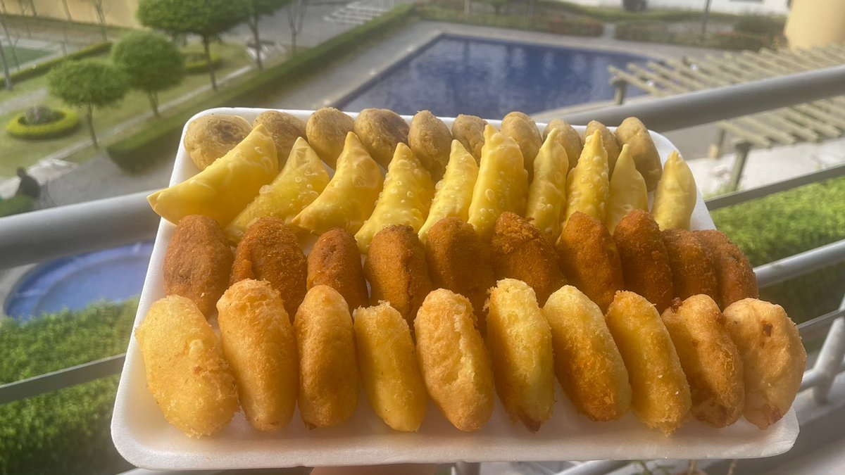 mariajo_jimenez's tweet photo. Piqueos manabas: 10 muchines - 10 Corviches - 10 tortillas de verde y 10 empanadas de queso … $26 ! Info 0990322621 apoyen con un RT porfas ♥️ https://t.co/BmNVdrWqfw