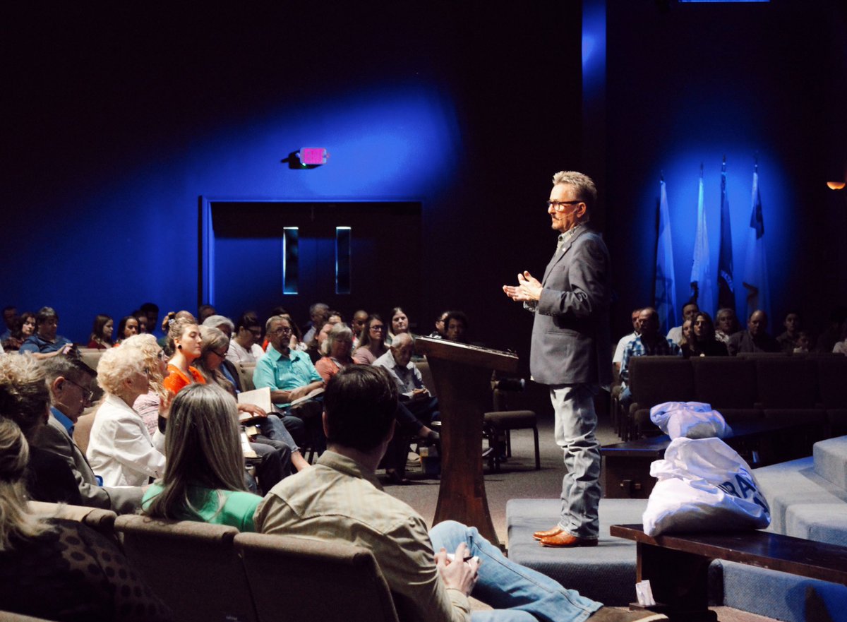 CTC_Kerrville's tweet photo. COMMUNICATION IS VITAL🗣🤳🏼📞💬 Pastor shared a couple of points on how to communicate better! If you missed it, watch it on the app! 📲 
LINK: https://t.co/8b93DrVb37
#calvarychurch #sundamorning #communication https://t.co/VBSammMX4U