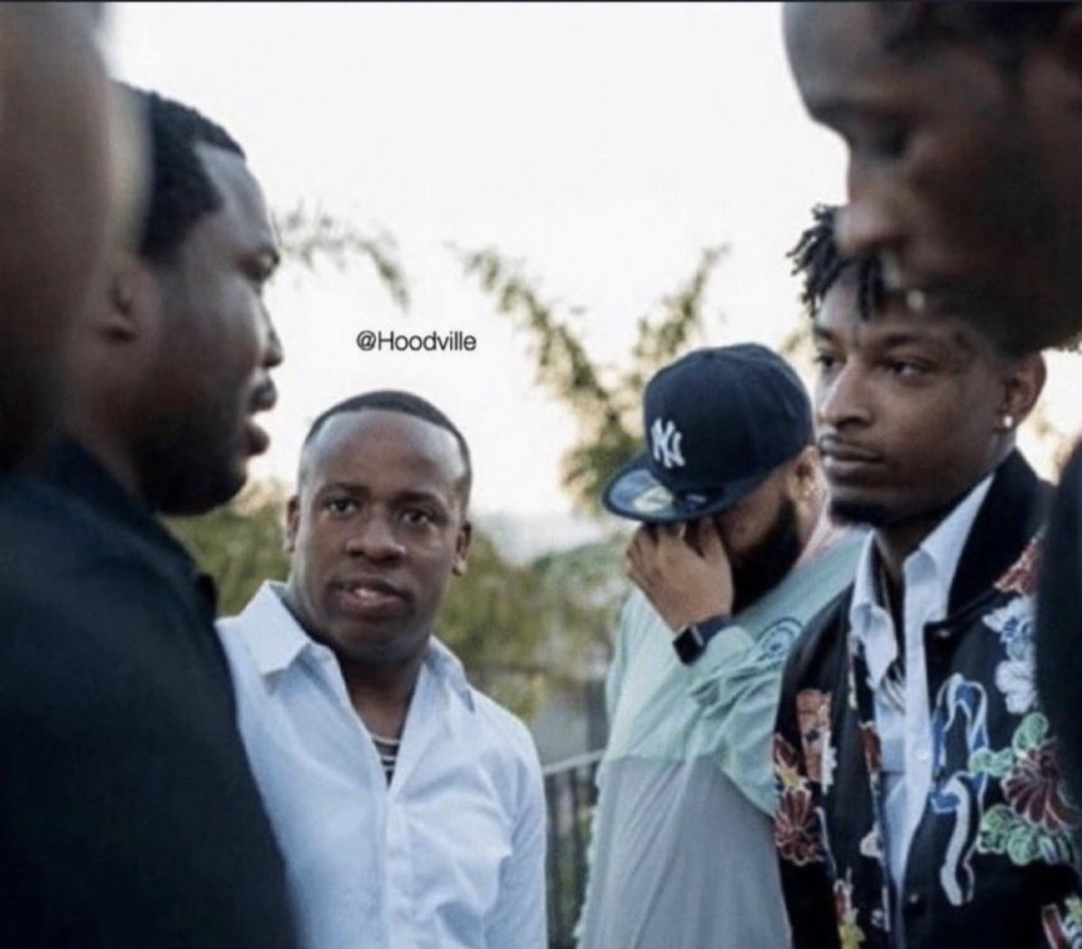 OvOBrezzzy's tweet image. When the homie who gets no bitches calls a girl mid