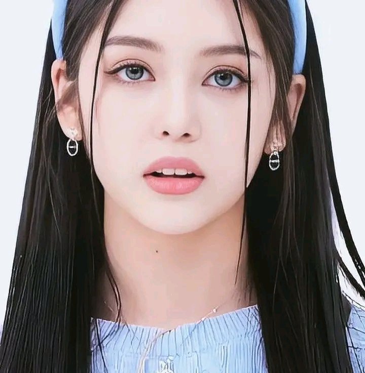 nosundae's tweet photo. iisa lang ang hulma ni Chanty(Lapillus' main visual) and Kyler mga hugis bigas ang mukha at matatangkad. And all angles are their best angles. Ito talaga standard ng Koreans. And I think ito din prefer ni MLD kaya oo Kyler's the main visual talaga https://t.co/vYdilOkv0b